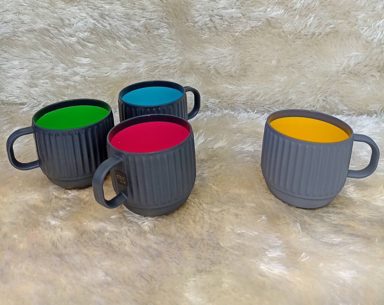 تصویر لیوان دو رنگ هاشور دار 1