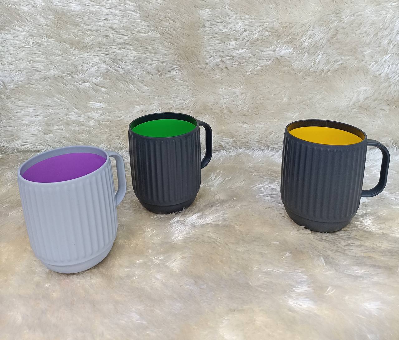 تصویر لیوان دو رنگ هاشور دار 2